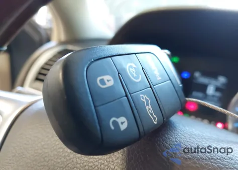 2011 Chrysler 300 Limited z USA, uszkodzony, nr VIN 2C3CA5CG9BH611647